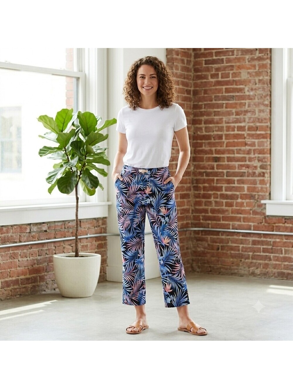 Bettina Star High Rise Cropped Pants Size 8 Floral Tropical Leaf Pattern